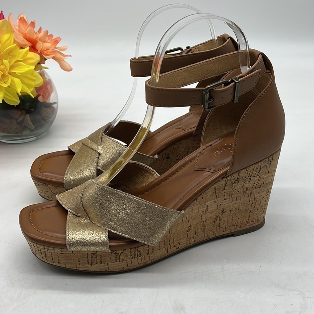 Crown Vintage Gold Criss Cross Cork Wedge Sandal Sz 9.5. MCS2746F